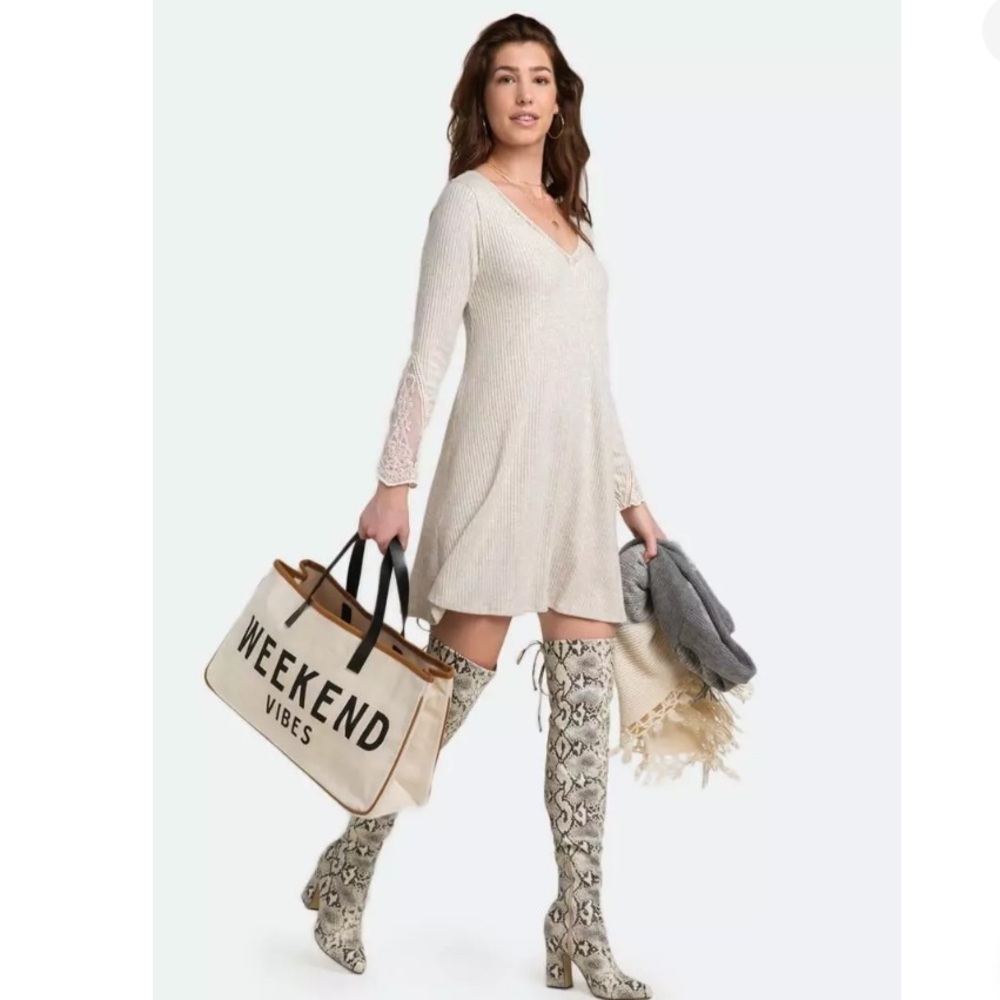ALYA CREAM LONG SLEEVE RIBBED DRESS SIZE MEDIUM